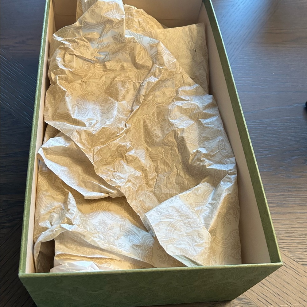 🎉HOST PICK🎉 GUCCI SHOEBOX WITH ORIGINAL TISSUE /PAPERWORK AND SHOE DUST BAGS - Picture 11 of 16